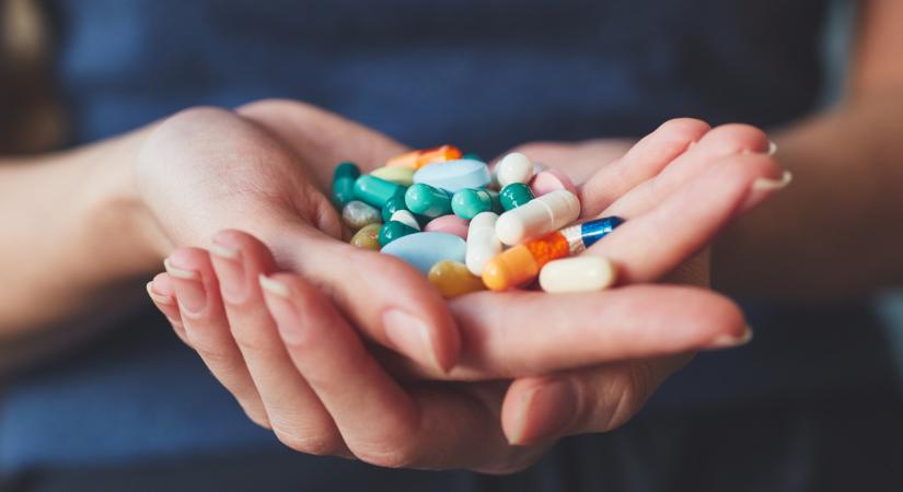 Ijesztő népbetegség terjed a magyarok körében: marékszám szedik rá ezeket a tablettákat