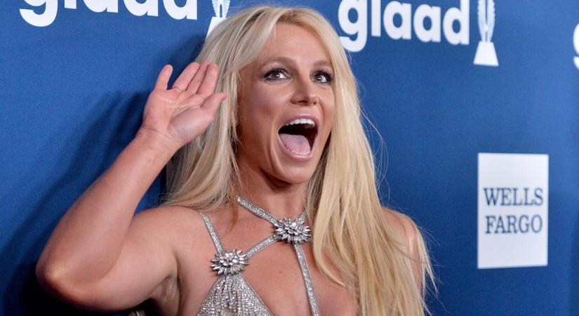 Britney Spears ismét sokkolta rajongóit: "Levágtam az összes hajamat" – videó