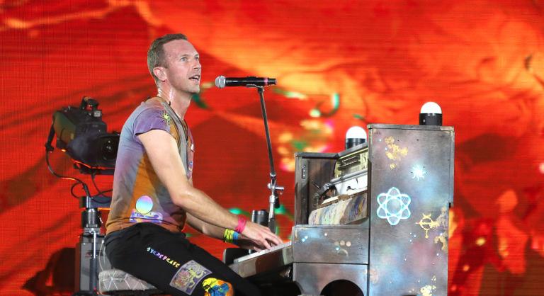 Komoly betegség miatt mondta le koncertjeit a Coldplay énekese