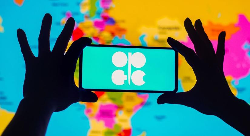 Óriási termeléscsökkentésről döntött az OPEC plusz