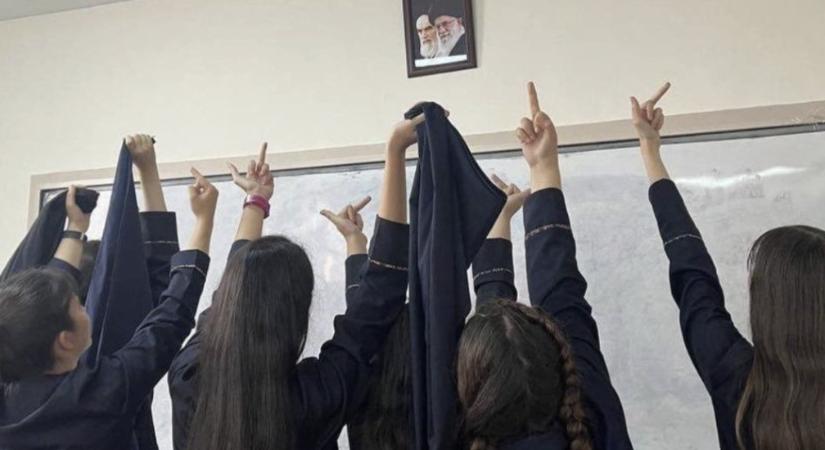 Hidzsáb nélküli iráni lányok intettek be a hatalomnak és a patriarchátusnak!