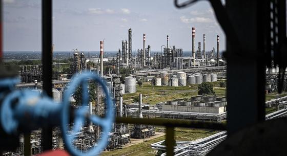Az OPEC miniszterei napi 2 millió hordó termeléscsökkentésről egyeztetnek