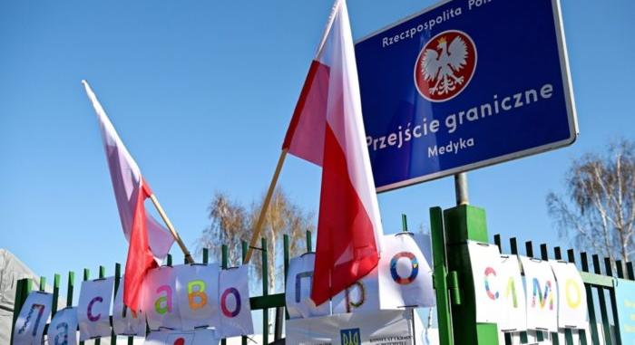 A lengyelek döntő többsége továbbra is támogatja az ukrajnai menekültek befogadását