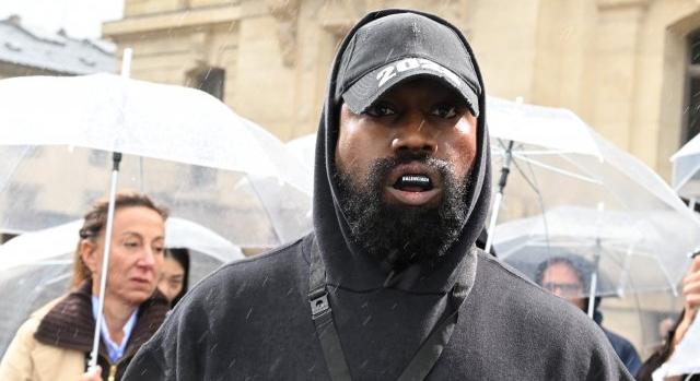 Kanye West rasszista kollekciót mutatott be a párizsi divathéten