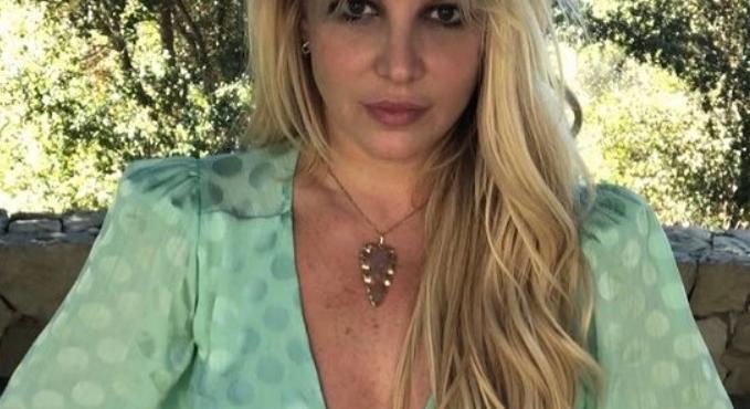 Britney Spears: “Levágtam az összes hajamat” – videó