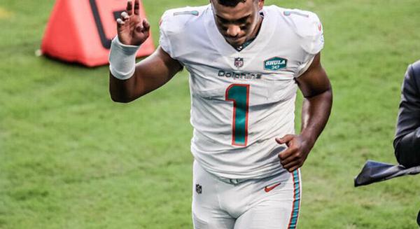 NFL: a Dolphins fiatal irányítójának azt javasolják, akassza szögre sisakját