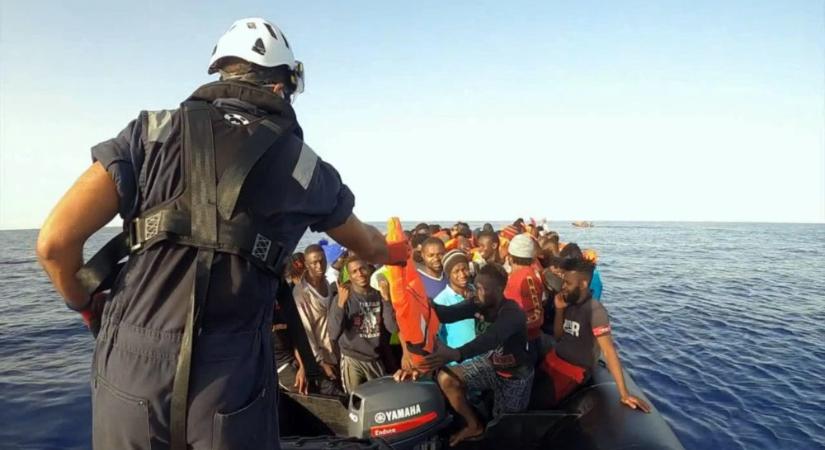 Több mint hetvenezer migráns érkezett az olasz partokhoz az év eleje óta
