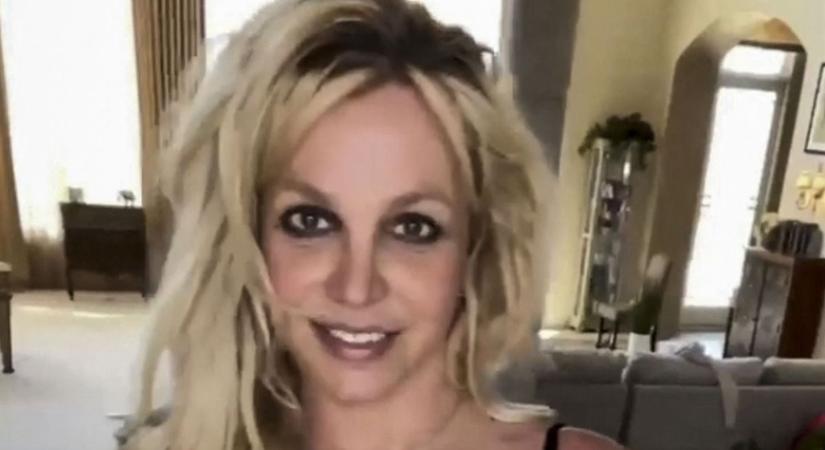 Upsz, Britney megint megszabadult a hajától, így néz ki most