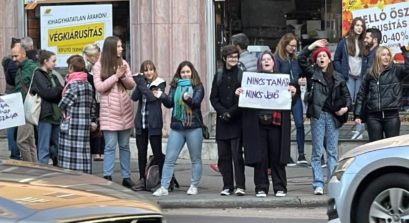 Tüntetés: "A Fidesz nem hallgat az aranyos emberekre"