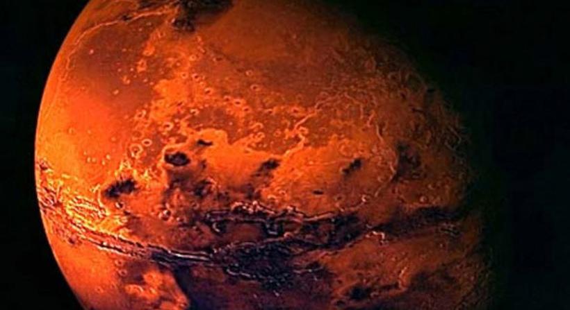 VIDEÓ: Azonosítatlan tárgy ragadt a NASA robotjára a Marson