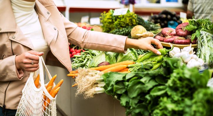 Aggódnak a szakemberek: eltűnhetnek a zöldségek és a gyümölcsök a boltok polcairól