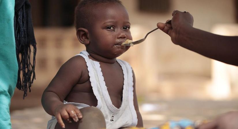 Mérgező köhögés elleni szirupok miatt halt meg több tucat gyerek Gambiában