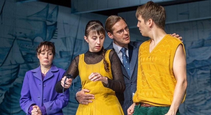 Pénteken megint premier: Az eltört korsó esete az igazsággal a WS Színházban