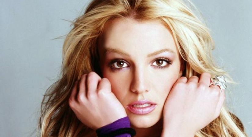 Britney Spears teljesen elveszett, már a bugyijától is megszabadult