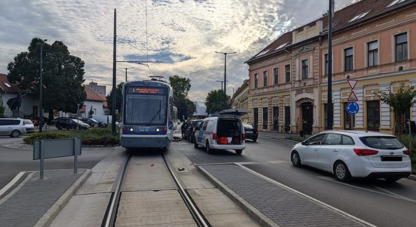 Személyautó ütközött a tram-train-nek Vásárhelyen