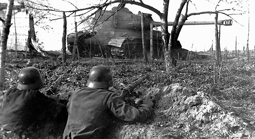 78 éve Debrecen felé tartottak a orosz tankok