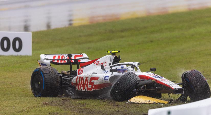 F1: Kiborultak Schumacher újabb autótörése miatt