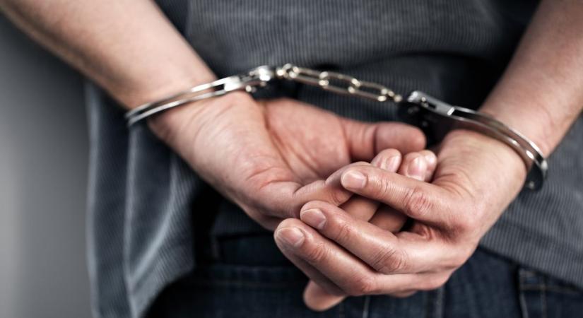 Letartóztatták az esztergomi rendőröket figyelő embercsempészt