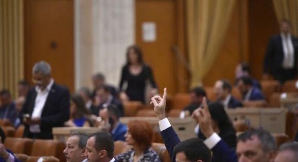 Az államfő szerint a parlamentnek a Velencei Bizottság ajánlásaival kell elfogadnia az új igazságügyi törvényeket
