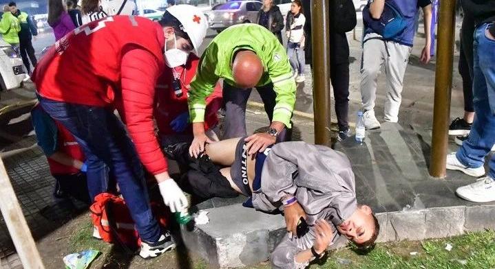 Újabb halállal végződő balhé: Családok szakadtak szét, nőt is ütött egy rendőr a Boca Juniors meccsén - fotók, videó