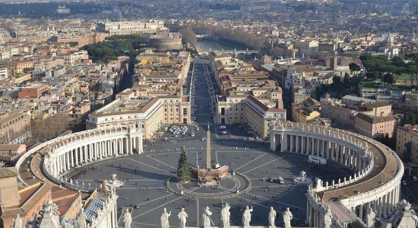 Földhöz vágott két szobrot a Vatikánban, nem tudott már meglógni