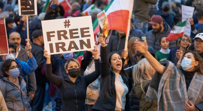 Az iráni hatóságok szerint nem ütések okozták a fiatal nő halálát