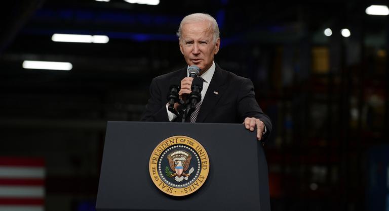 Egy tollvonással több ezer embernek ad kegyelmet Joe Biden