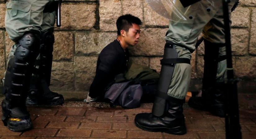 Elítélték az első hongkongi tinédzsereket a nemzetbiztonsági törvény nevében