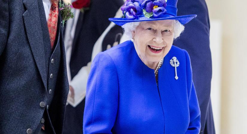 Átok ülhetett II. Erzsébet kék ruháin? Megdöbbentő elmélet látott napvilágot