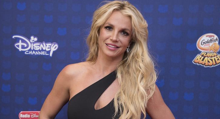 Britney Spears nehezményezi, amiért anyja egyszer felpofozta, mert hajnali négyig bulizott