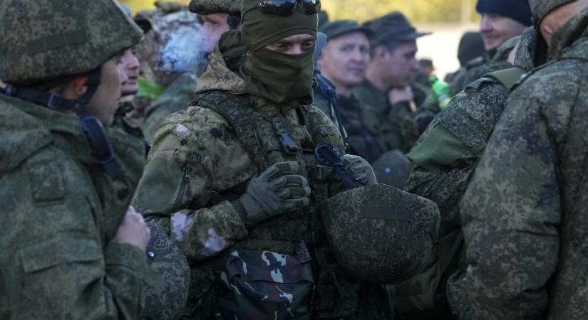 Brit kémek: sok orosz katonának saját magának kell golyóálló mellényt vásárolni