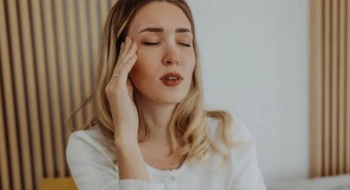 SOS tippek migrén ellen, hogy könnyebben átvészeld a napot