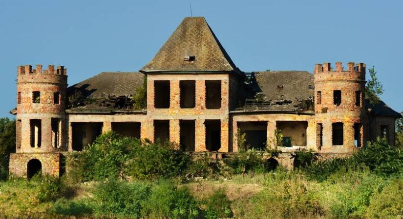 Szigorúan titkos laboratórium működött a magyar kastélyban: Székesfehérvár elhagyott kincse izgalmas hely