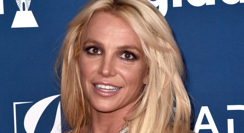 Britney Spears erős utalást tett arra, hogy hamarosan pornófilmmel jelentkezik