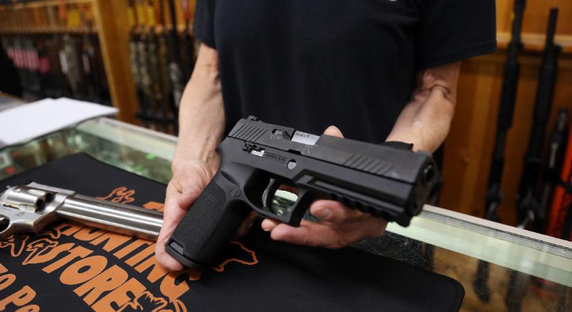 Kanadában mostantól nem lehet legálisan kézifegyvert vásárolni