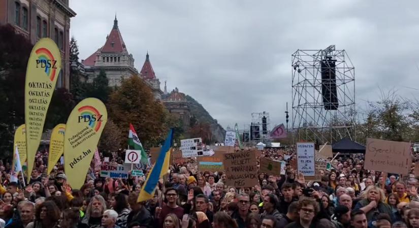 Több ezren tüntettek a fővárosban