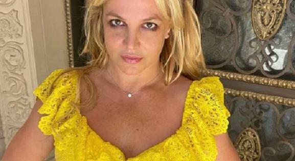 Britney Spears elővette, és jól meggyúrta a melleit – 18 fotó