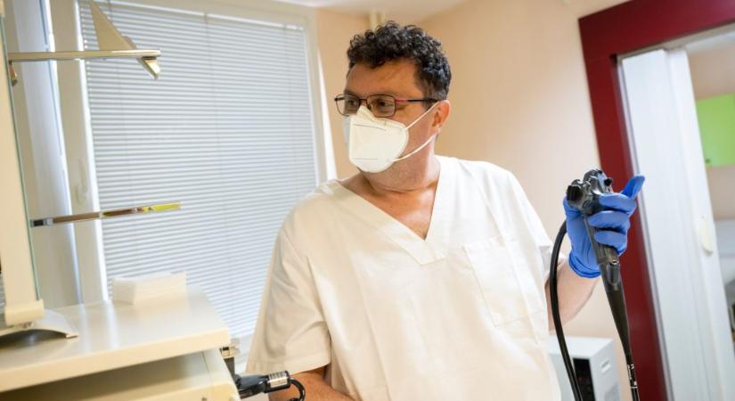 A komáromi Agel kórház gasztroenterológusai a szűrővizsgálatok fontosságára figyelmeztetik a betegeket