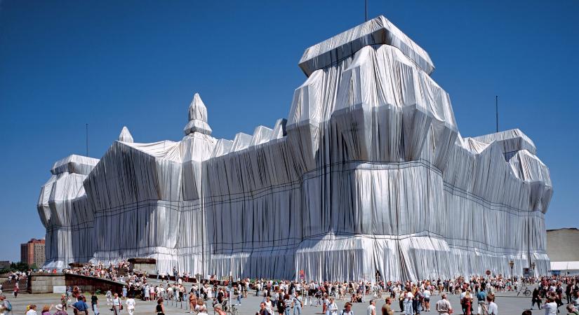 Christo és Jeanne-Claude határok nélkül — A düsseldorfi Kunstpalast aktuális kiállításáról