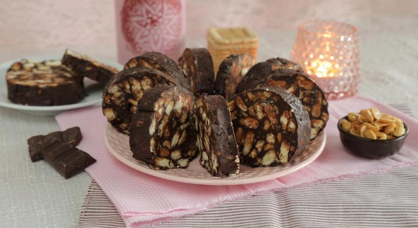 Egyszerű és ötletes desszert recept: snickers szalámi