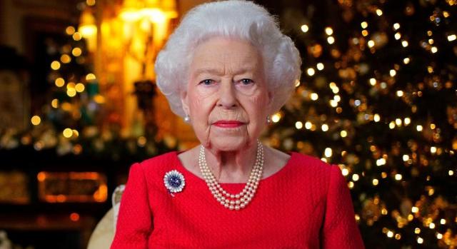 Titkokat fecsegett ki II. Erzsébet melltartójáról, elküldték az üzletasszonyt a királyi család mellől