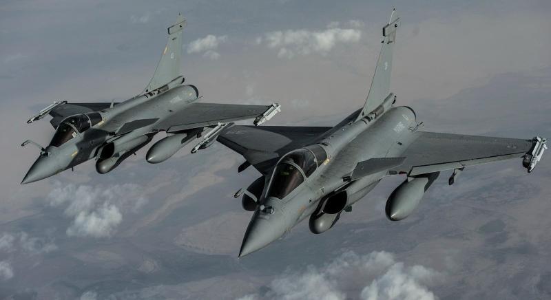 A francia hadseregből sosem elég: vadászgépeket is küld Párizs Romániába