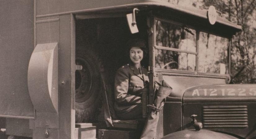 Elárverezik II. Erzsébet királynő második világháborús jogosítványát