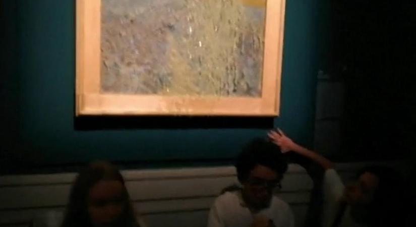Újabb sokmiliárdos van Gogh-festményt öntöttek le levessel a klímaaktivisták