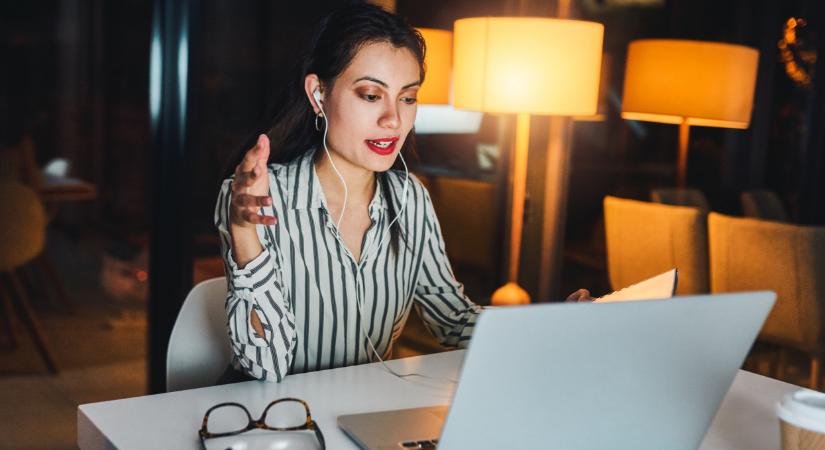 Így figyelhet meg bárkit a saját laptopjának webkamerája: kiderült az évtizedes titok