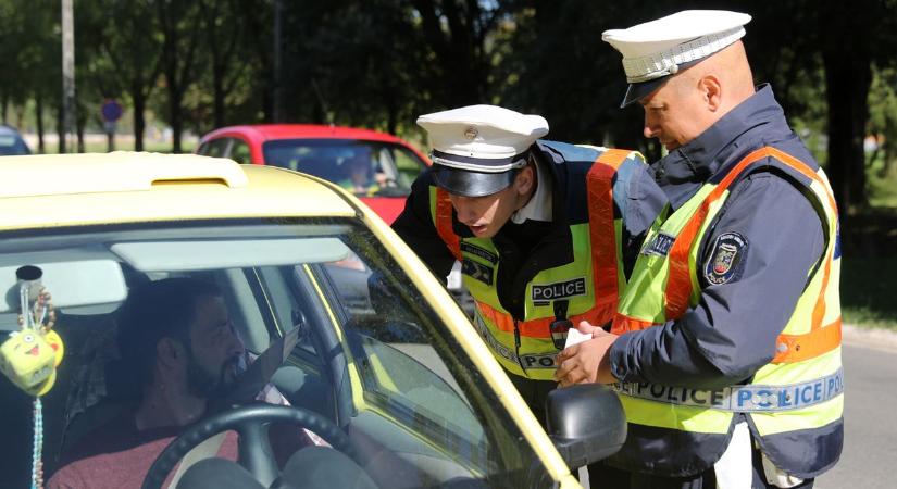 A motorszámmal ügyeskedett az Orfűn igazoltatott sofőr, de a rendőrök rájöttek a trükkre