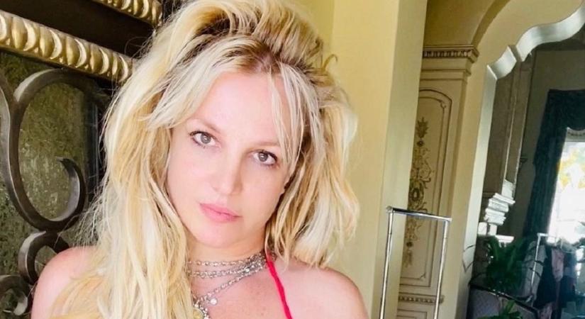 Így rázza magát bugyiban Britney Spears (videó)