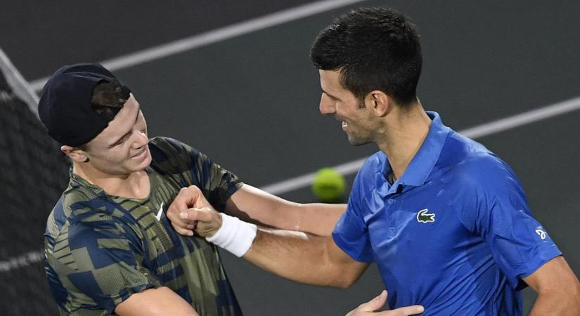 Egy 19 éves dán győzte le a címvédő Djokovicsot a párizsi tenisztornán