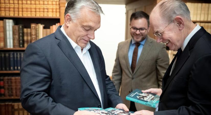 Híres amerikai politológussal tárgyalt Orbán Viktor