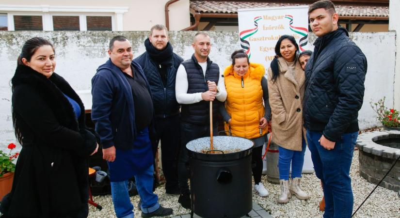 Roma-magyar ételeket főztek a gasztrokultúra jegyében Szolnokon